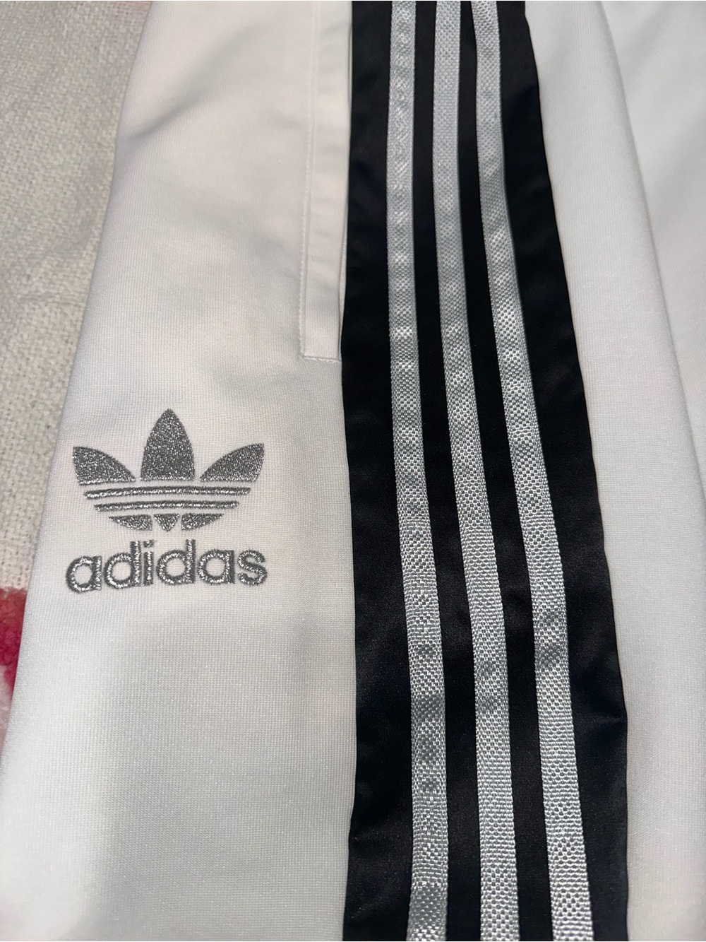 Men’s Adidas White Chile Inspired Joggers And Hoodie Bundle - Picture 15 of 16